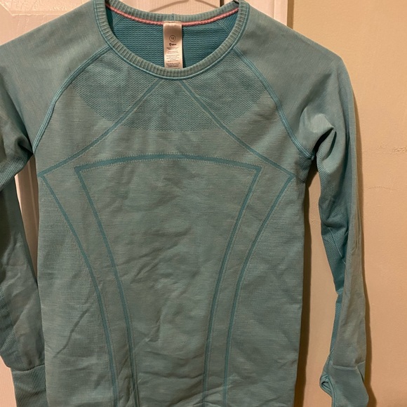 Ivivva shirt long sleeve with thumb holes - Picture 5 of 7